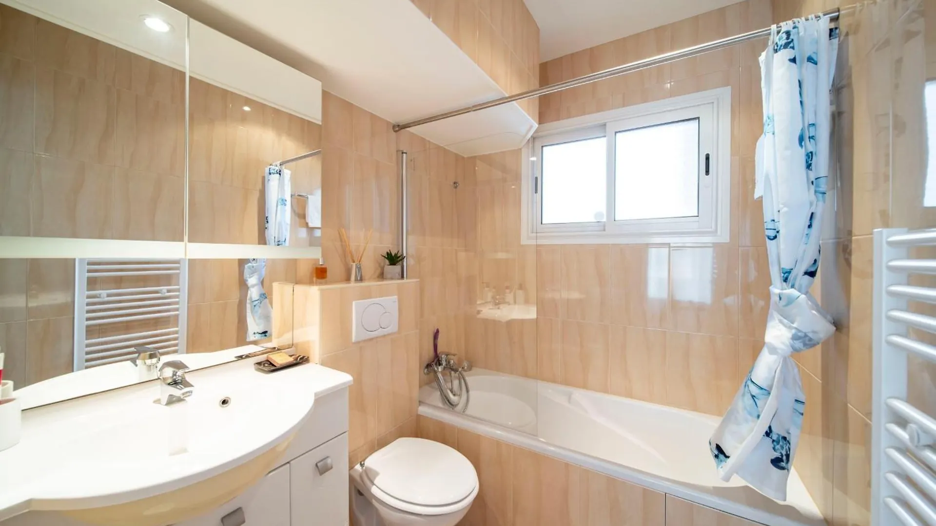 Ref 1933 - Cannes - Apartment For Rent