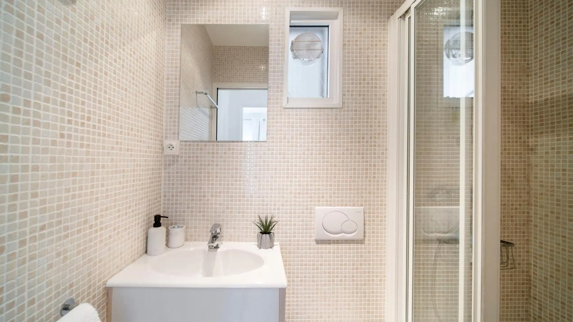 Ref 1933 - Cannes - Apartment For Rent